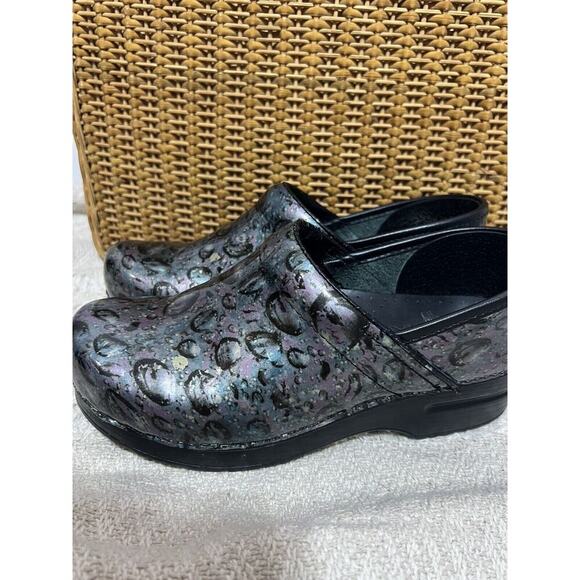 Dansko XP 2.0 Women's Slip Resistant Work Clogs Size 8 Bubble Black Metallic - Picture 9 of 11